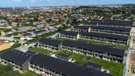 Peter Bruuns Vej, Carl Rothesvej, og C.P. Holbølls Plads - Photo 2