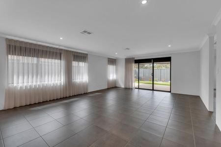 Four Bedroom Family Home in Baldivis - Photo 2