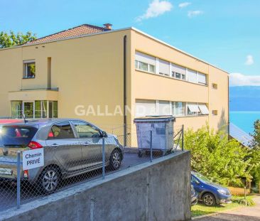 Appartement rénové avec une vue plongeante sur le lac ! - Photo 2