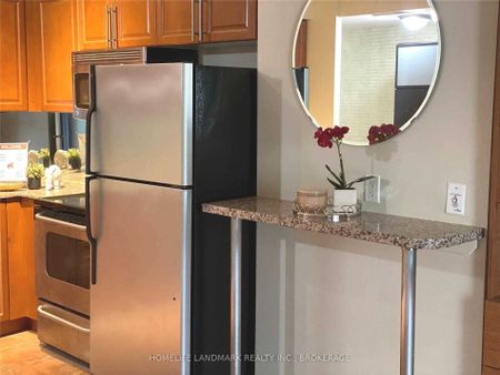 For Lease - 8 Scollard Street Unit# 1009, Toronto, Ontario - Photo 3