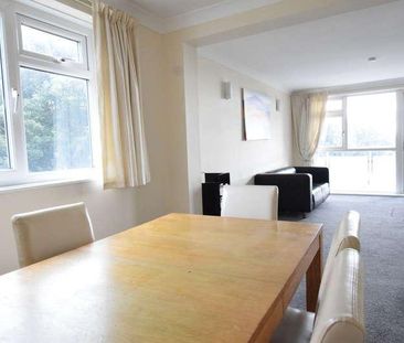 Elizabeth Court, Grove Road, East Cliff, BH1 - Photo 3