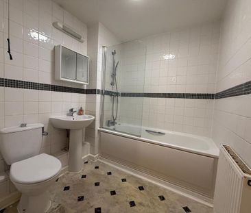 3 bedroom flat to rent - Photo 5