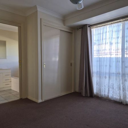 Quiet Location at the rear - 3 bedroom spacious home - Photo 5