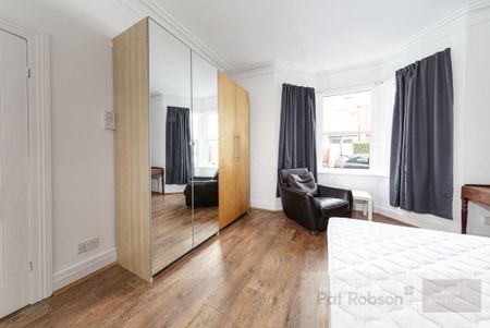 Ashleigh Grove, Newcastle Upon Tyne - Photo 3