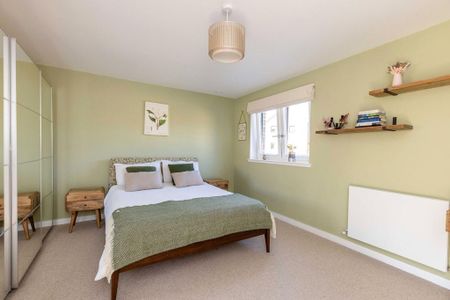 4 bedroom terraced house to rent - Photo 2