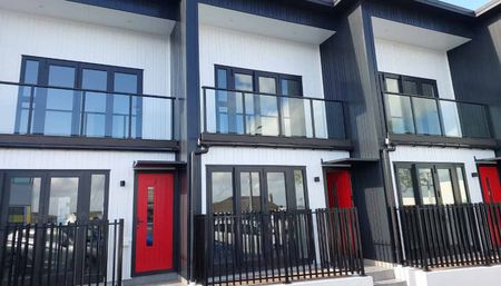 Modern Birkenhead Townhouse - Photo 3