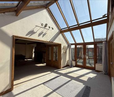 4 bedroom detached house to rent - Photo 3