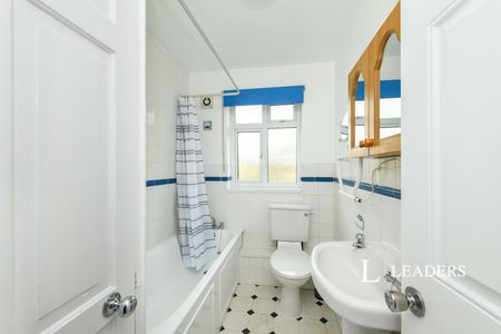 2 bedroom apartment to rent First Floor Flat, Redhill, Surrey, RH1 - Photo 5