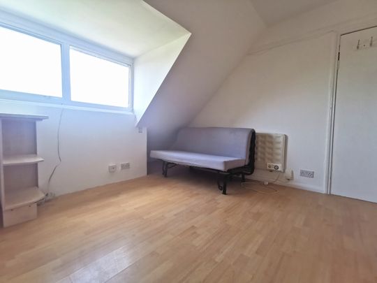Studio - Photo 1