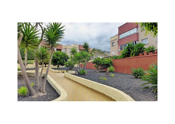 Apartamento con terraza grande en La Pineda