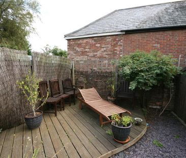 2 bedroom terraced house to rent - Photo 1