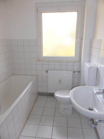 Sie haben die Familie, wir die Wohnung.4-Zimmer-Wohnung in Horsthausen frei, im EG mit Balkon - Photo 4