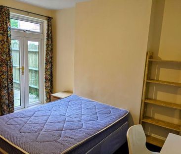 4 bedroom terraced house to rent - Photo 6