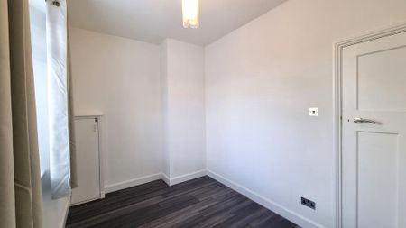 4 bedroom semi-detached house to rent - Photo 3