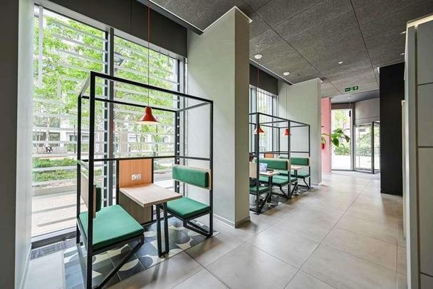 Skylark Point, Stratford, E20 - Photo 1