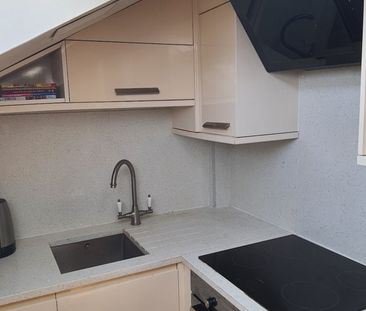 Room in a Shared House, The Drive, CR7 - Photo 3