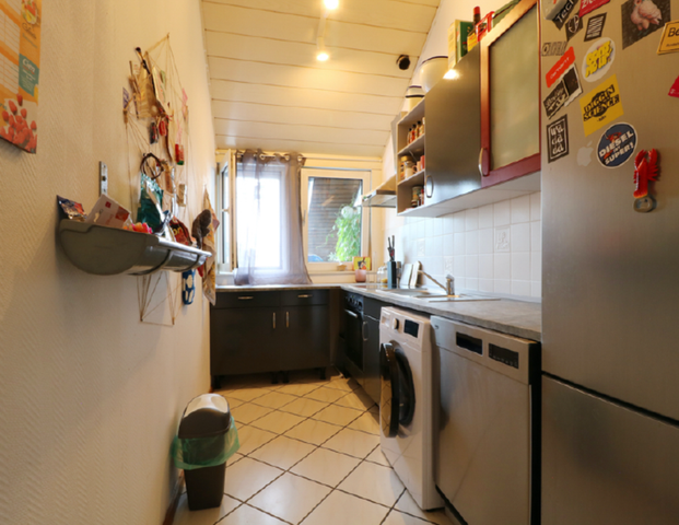 Helle schöne Wohnung im 3.OG eines ruhigen und gepflegten MFH - Foto 1