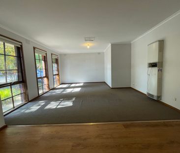 THREE BEDROOM HOME ! - Photo 2