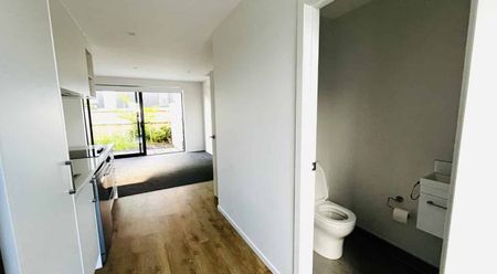 2-Bedroom Townhouse in New Lynn Central - Photo 4