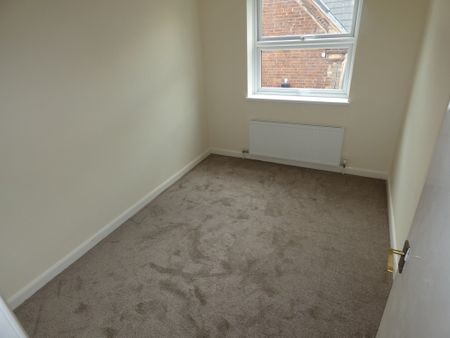 2 bed Apartment - To Let - Photo 5