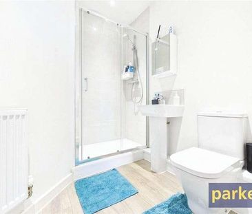 Bolton Drive, Shinfield, Reading, Berkshire, RG2 - Photo 6