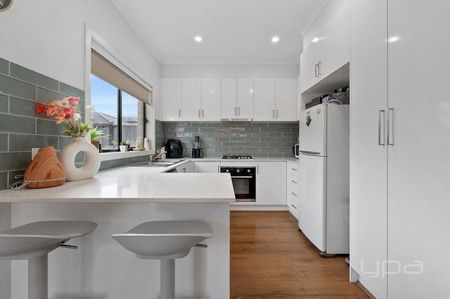 Spacious, Stylish & Perfectly Located! - Photo 5