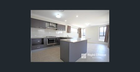 Modern Family Home - Photo 4