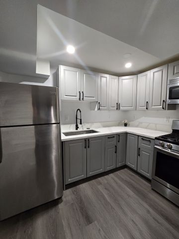 For Lease - 3925 Beechnut Row, Mississauga, Ontario - Photo 2