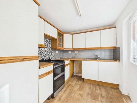 Crookham Close, Tadley, RG26 - Photo 4