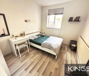 5 bedroom semi-detached house to rent - Photo 3