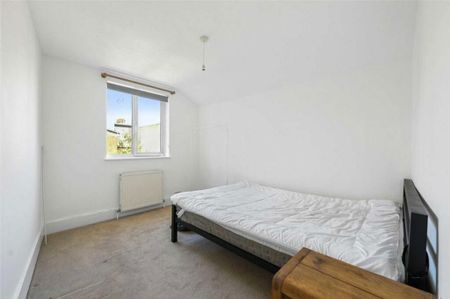 3 bedroom flat to rent - Photo 2