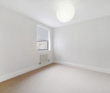 4 bedroom terraced house to rent - Photo 3