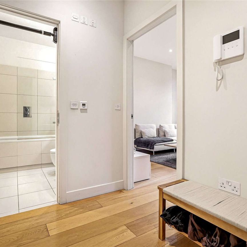 A bright, well proportioned one bedroom apartment in prime Knightsbridge. - Photo 1