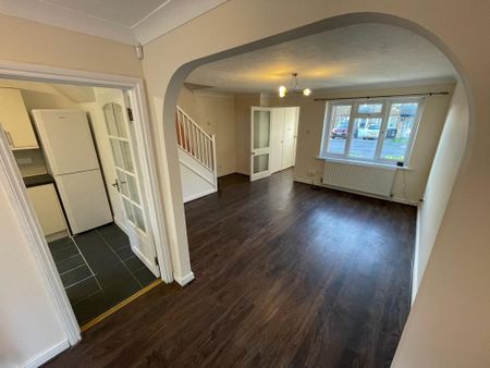 3 Bed End Terrace, Goodwin Close, CR4 - Photo 2