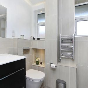 3 bedroom maisonette in London - Photo 3