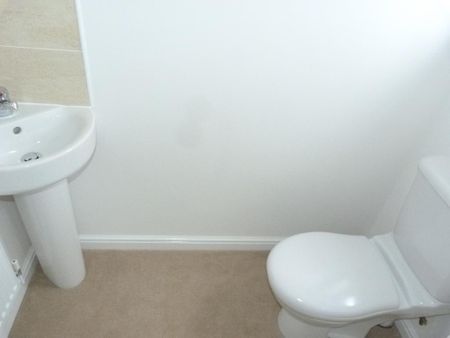 2 bedroom semi-detached house to rent - Photo 5