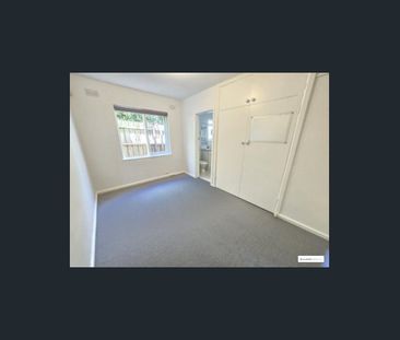 Great and Bright 1 bed apartment in Glen Iris - Photo 4