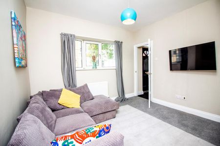 4 bedroom semi-detached house to rent - Photo 2