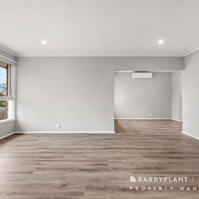 Stylish Family Home in Prime Donvale Location – Zoned for East Doncaster Secondary! - Photo 1