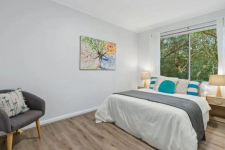 Peaceful serenity with urban convenience - Photo 2