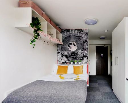 Premium Plus Ensuite - Photo 2