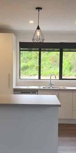 Brand New 3 Bedroom 2 Bathroom Townhouse in Whitby - Photo 3