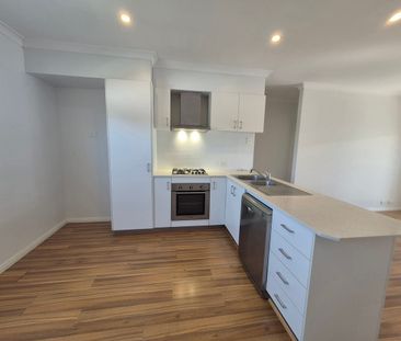 FABULOUS REAR 2 BEDROOOM 2 BATHROOM APARTMENT - Photo 6