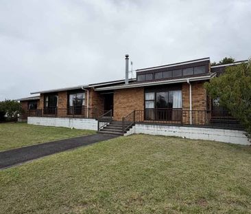 3 bedroom house with 2 studies Marina View School Zone - Photo 5