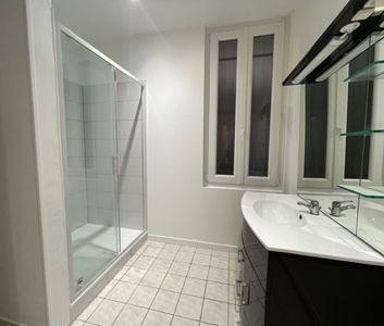 Location Appartement 2 pièces 47m² - Photo 3