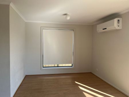 Lovely 3 Bedroom Home - Photo 5
