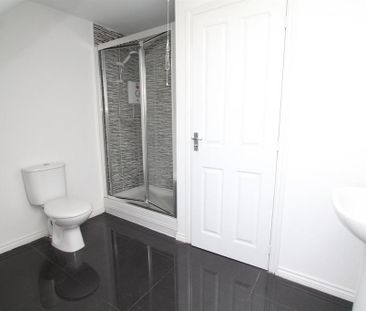 3 bedroom end of terrace house to rent - Photo 3