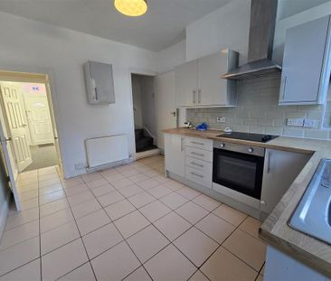 3 bedroom terraced house to rent - Photo 4