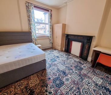 7 Bed Student Accommodation - Photo 5