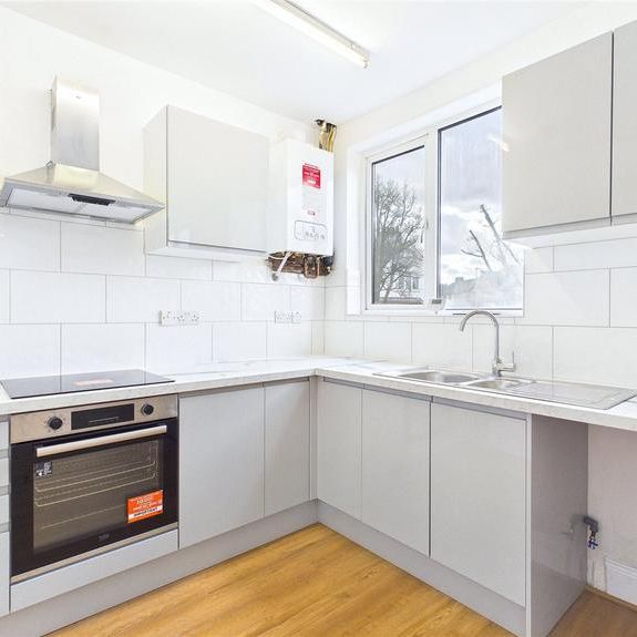 3 bedroom end of terrace house to rent - Photo 1